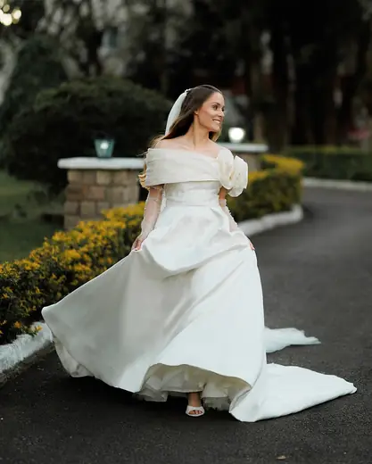 Noiva usando vestido Villa de las Novias