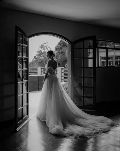 Noiva usando vestido Villa de las Novias