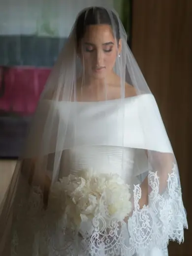 Noiva usando vestido Villa de las Novias