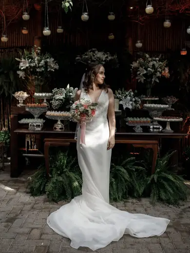 Noiva usando vestido Villa de las Novias