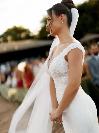 Noiva usando vestido Villa de las Novias