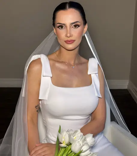 Noiva usando vestido Villa de las Novias