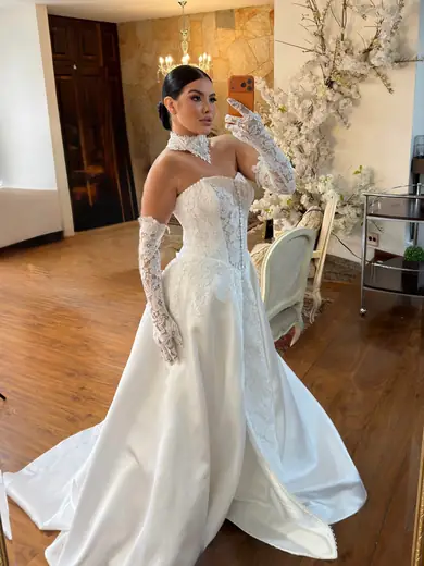Noiva usando vestido Villa de las Novias