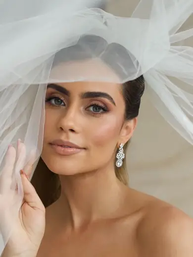 Noiva usando vestido Villa de las Novias