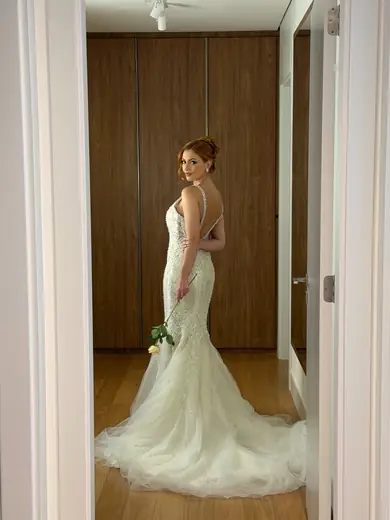 Noiva usando vestido Villa de las Novias