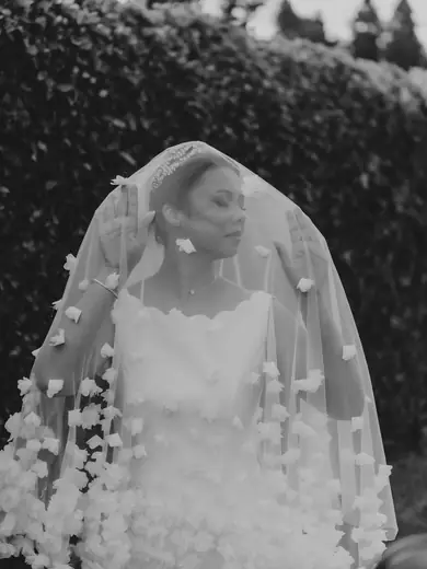 Noiva usando vestido Villa de las Novias