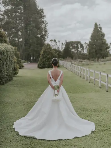 Noiva usando vestido Villa de las Novias