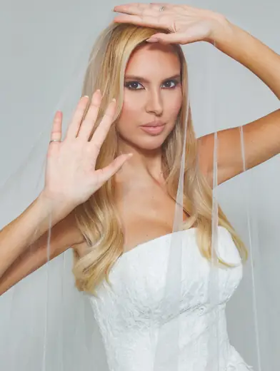 Noiva usando vestido Villa de las Novias